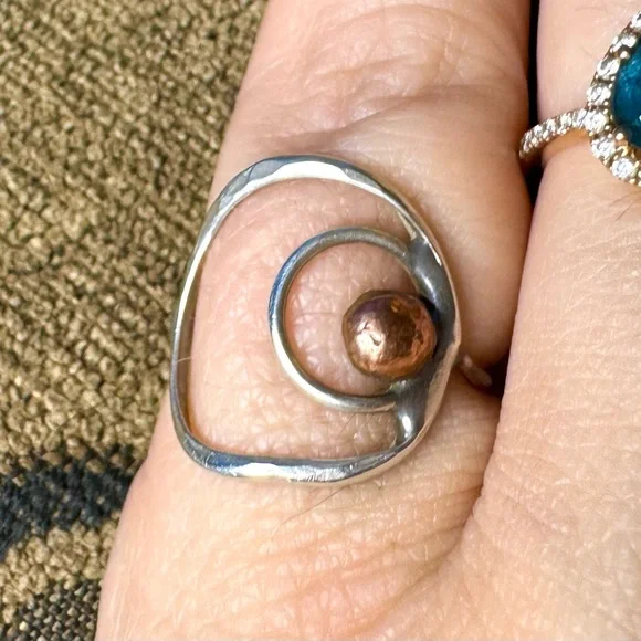 Handcrafted silver and cop ring. - Picture 3 of 9